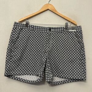 ana black white geometric pattern twill shorts Size 18 New